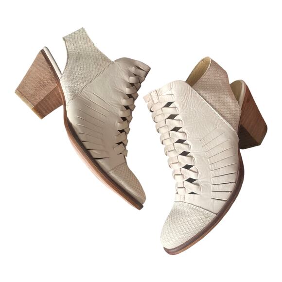 Free People Far Hills Leather Cut Out Ankle Boots in Natural Size 8 NEW - Picture 3 of 8